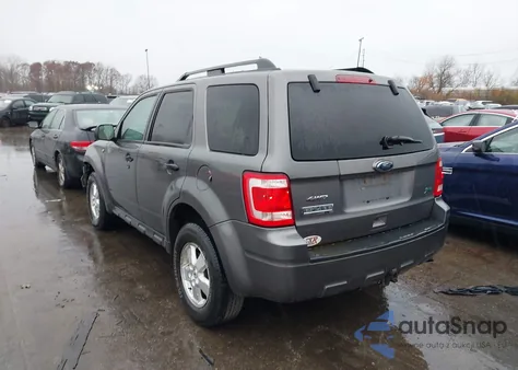 2010 Ford Escape Xlt z USA, uszkodzony, nr VIN 1FMCU9DG1AKC76380